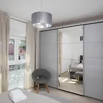 Stylish With Balcony & Free Parking Apartman *