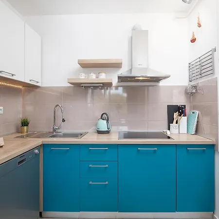 Διαμέρισμα Stylish With Balcony & Free Parking