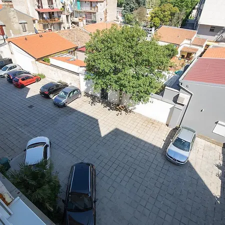 Διαμέρισμα Stylish With Balcony & Free Parking Πούλα