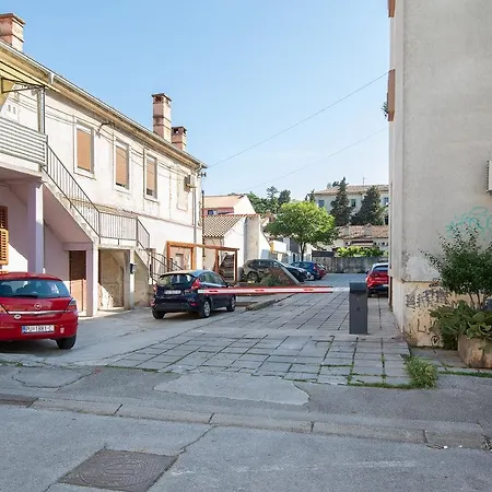 Διαμέρισμα Stylish With Balcony & Free Parking