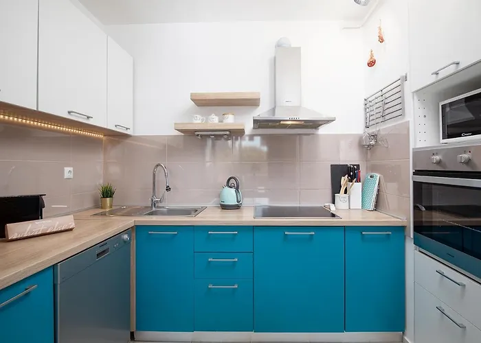 Διαμέρισμα Stylish With Balcony & Free Parking