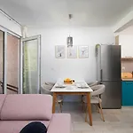 Апартаменты Stylish With Balcony & Free Parking
